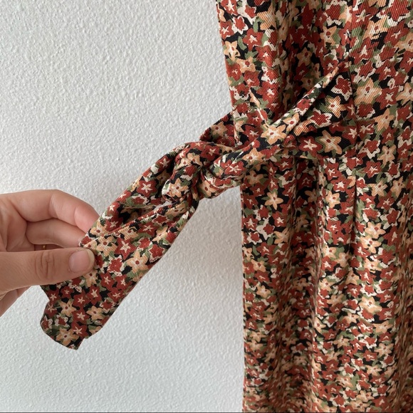 Floral jumpsuit, zips up back with side ties - Picture 2 of 4